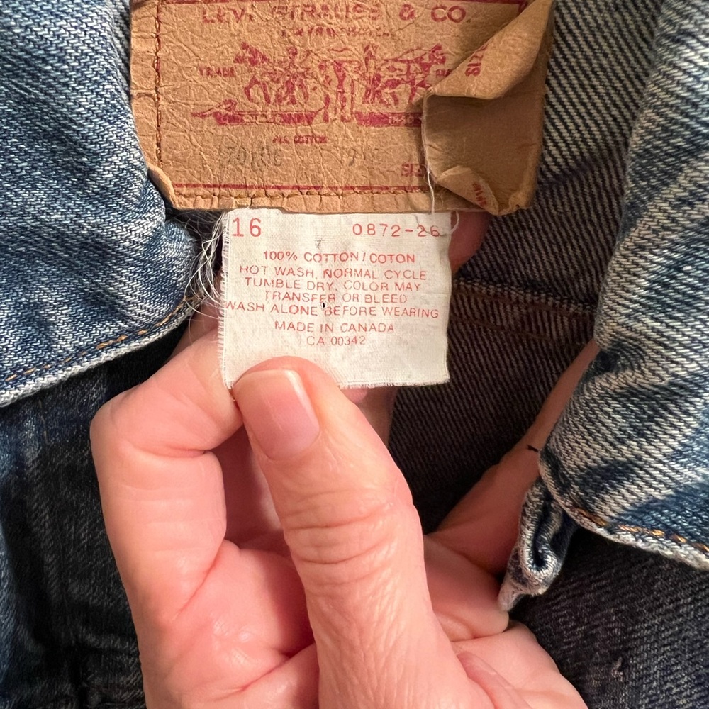 Levi’s classic jean jacket fits women’s xs-s best - Picture 4 of 7